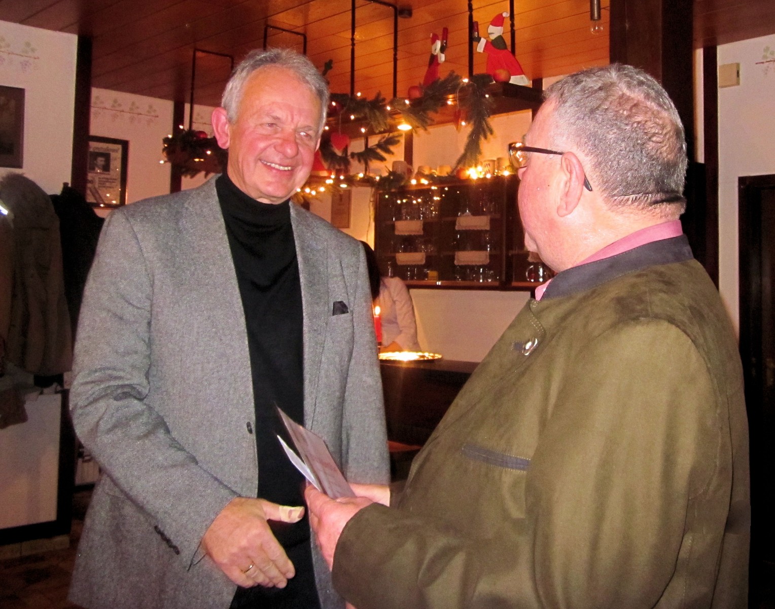 Ehrung Hans Lutz durch Ulrich Faust, 50 Jahre Mitglied des BDR, RSG Weihnachtsfeier 2013