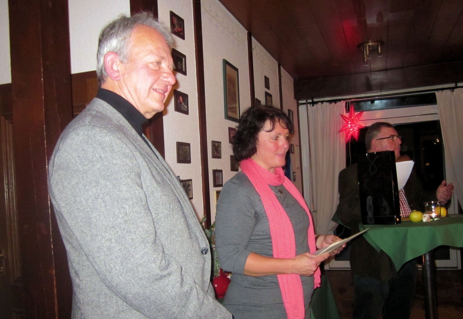 Ehrung für Marc Jurczyk, Übergabe an seine Mutter, für die vielen Erfolge 2013, RSG Weihnachtsfeier 2013