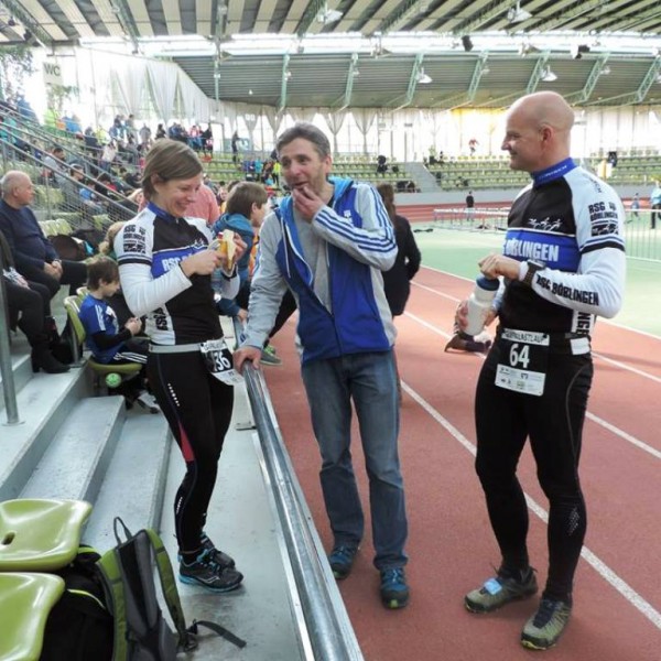 Triathlon-Abteilungsleiter Klaus Scheele (Bildmitte) war im Wettkampforganisationsteam tätig.