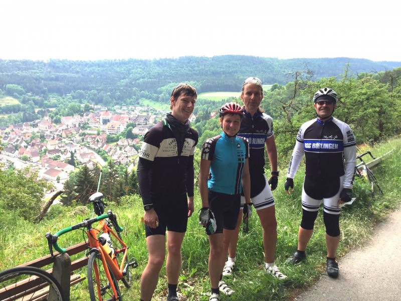 Ausblick auf Wildberg: Fabian, Carina, Martin und Herbert