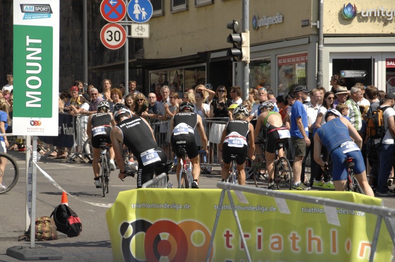 Der Kampf auf dem Rad beginnt Claudy, Hacky, Philipp und die Ulli starten gleichzeitig